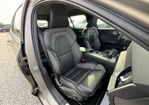 Volvo V60 cena 99990 przebieg: 92000, rok produkcji 2019 z Strumień małe 704